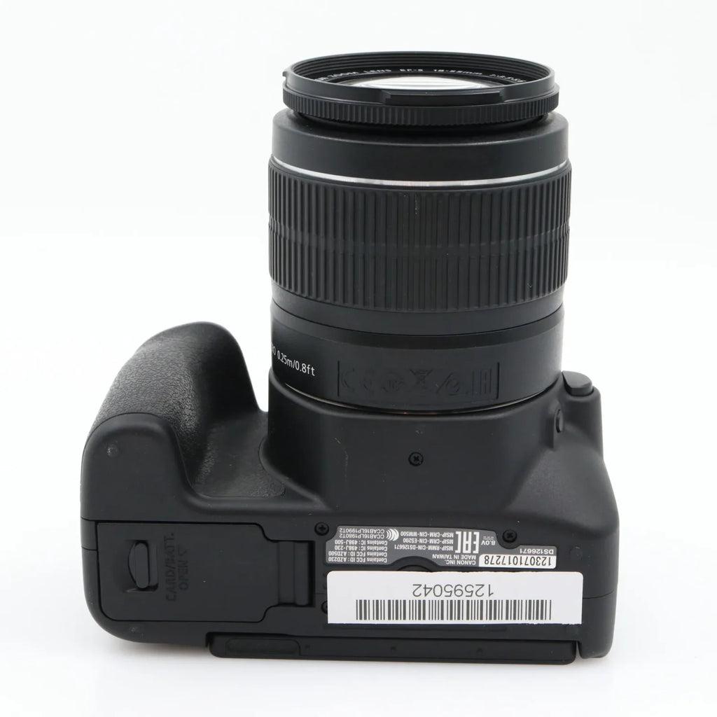 Canon EOS 200D + Canon EF-S 18-55mm f/3.5-5.6 III gebraucht